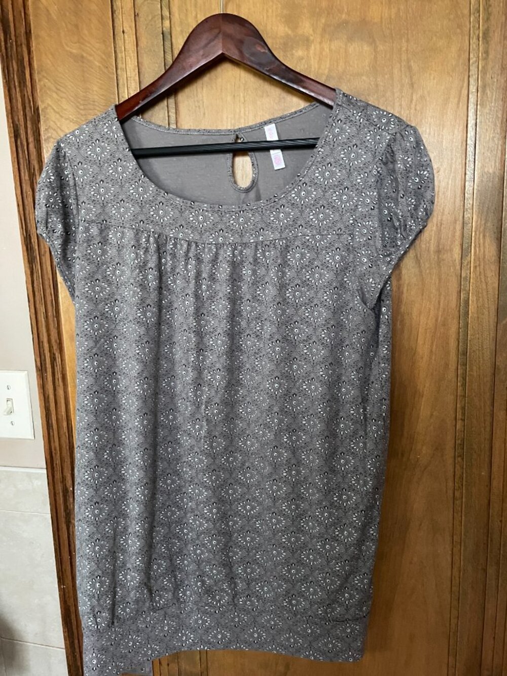 CUTE & Versatile!! Multi-Functional XHILARATION Top / Dress / Baby Bump Wear